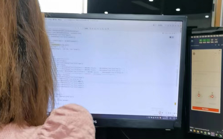 7W8接的机器人大赛小程序开发，客户要高并发！